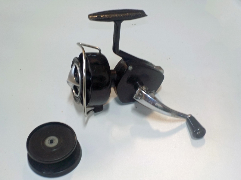 black prince fishing reel Hardy - 7/8 Fly w/ 2 Spare Spools promising an innovative and effective fishing experience Hardy Sovereign 7/8 Black